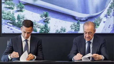 Lucas Vázquez en su renovación con el Real Madrid Lucas Vázquez en su renovación con el Real Madrid