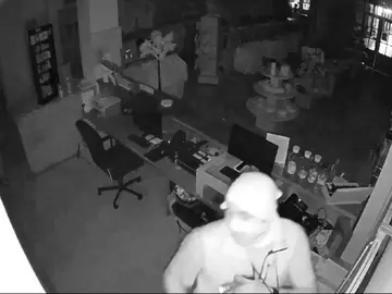 Ofrecen una recompensa por ayudar a encontrar a los ladrones de su negocio: esta es la cantidad Ofrecen una recompensa por ayudar a encontrar a los ladrones de su negocio: esta es la cantidad