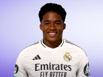 Endrick posa como jugador del Real Madrid en la web oficial del club