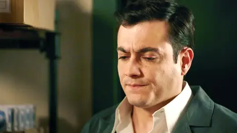 Capítulo 104 de Sueños de libertad; 19 de julio: Jaime se niega a contarle a Marta la verdad sobre su enfermedad. Capítulo 104 de Sueños de libertad; 19 de julio: Jaime se niega a contarle a Marta la verdad sobre su enfermedad.