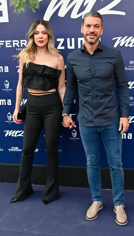 Lorena Gómez y René Ramos posando en un evento Lorena Gómez y René Ramos posando en un evento