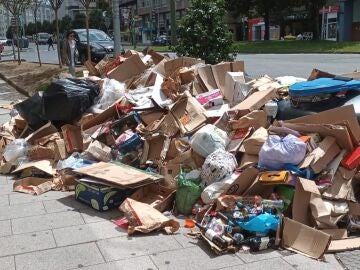 El personal de recogida de basura de A Coruña supedita la desconvocatoria de la huelga a la retirada de expedientes