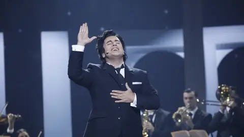 Magistral David Bustamante: emociona como Antonio Molina cantando ‘Adiós a España’  Magistral David Bustamante: emociona como Antonio Molina cantando ‘Adiós a España’