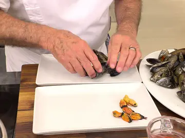 Karlos Arguiñano te sorprende con deliciosas y creativas recetas para disfrutar de los mejillones de distintas maneras Karlos Arguiñano te sorprende con deliciosas y creativas recetas para disfrutar de los mejillones de distintas maneras