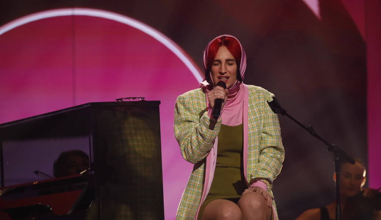 Conchita rompe en lágrimas imitando a Billie Eilish con ‘What I was made for’