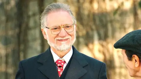 Un divertido interrogatorio y un sinfín de confesiones: Damián y Digna se abren ante Isidro y Fina Un divertido interrogatorio y un sinfín de confesiones: Damián y Digna se abren ante Isidro y Fina