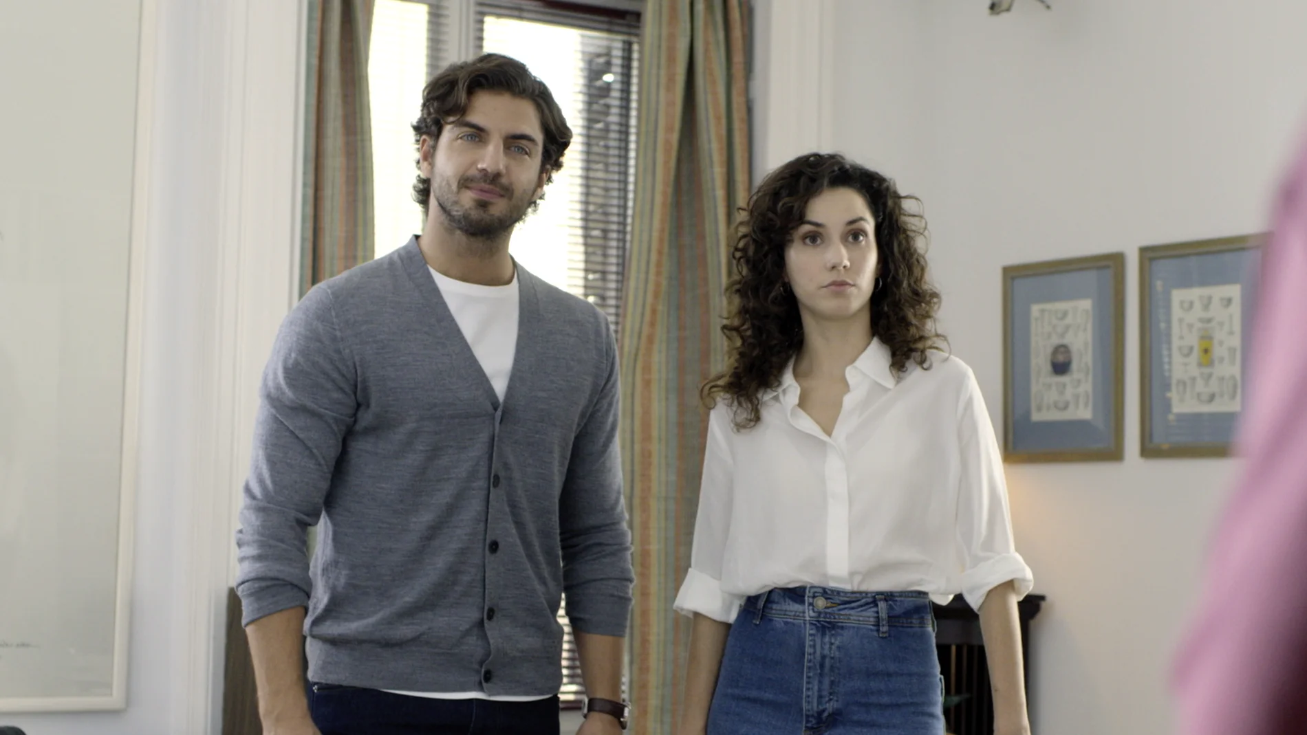 ¿De qué te suenan Maxi Iglesias y Ximena Romo? ¡Descubre a los actores que protagonizan Los artistas! ¿De qué te suenan Maxi Iglesias y Ximena Romo? ¡Descubre a los actores que protagonizan Los artistas!