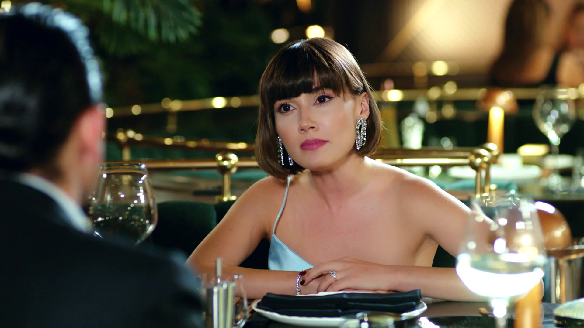 Zeynep le deja las cosas claras a su marido: &ldquo;Te has portado conmigo como un canalla&rdquo;