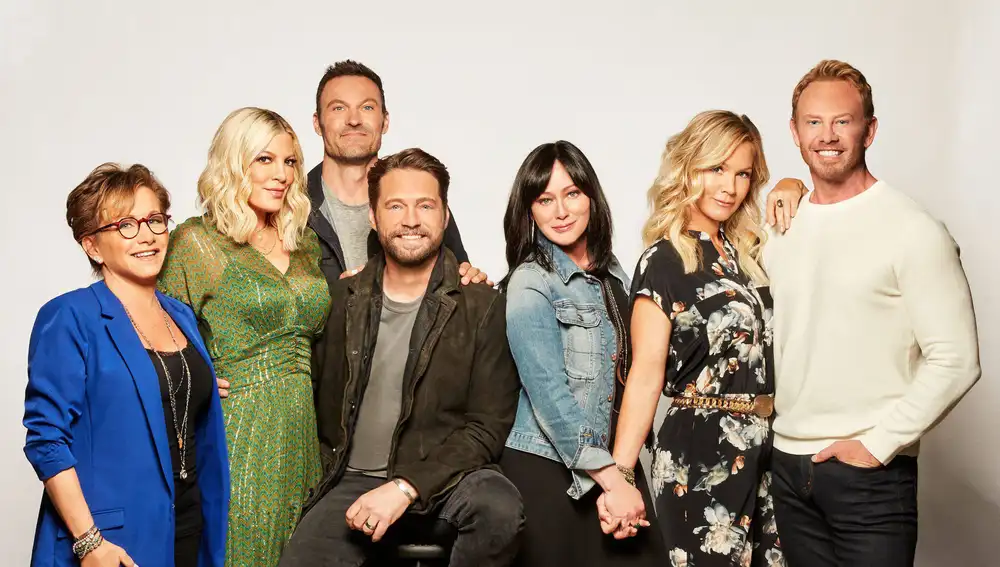 Los actores de Sensación de Vivir: Gabrielle Carteris, Tori Spelling, Brian Austin Green, Jason Priestley, Shannen Doherty, Jennie Garth e Ian Ziering Los actores de Sensación de Vivir: Gabrielle Carteris, Tori Spelling, Brian Austin Green, Jason Priestley, Shannen Doherty, Jennie Garth e Ian Ziering