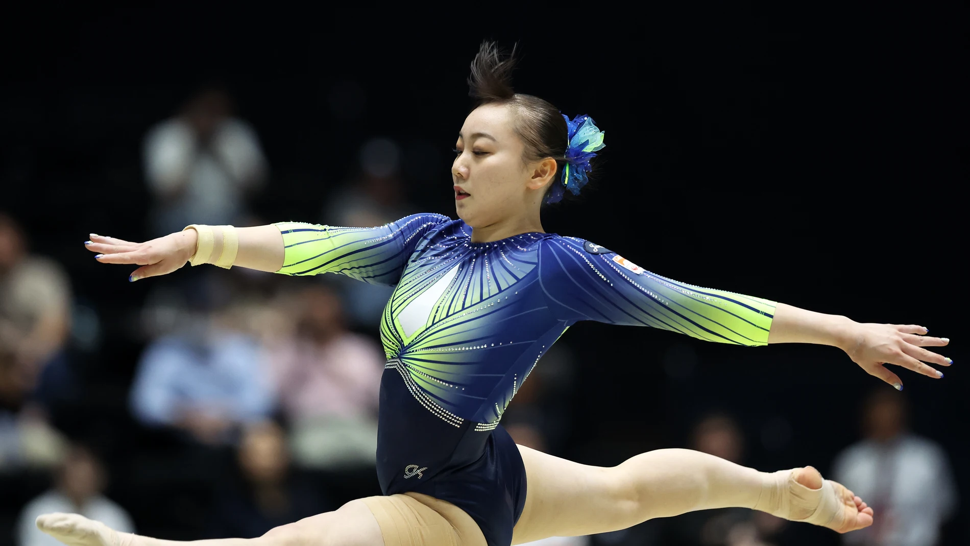 La gimnasta Shoko Miyata en acción La gimnasta Shoko Miyata en acción