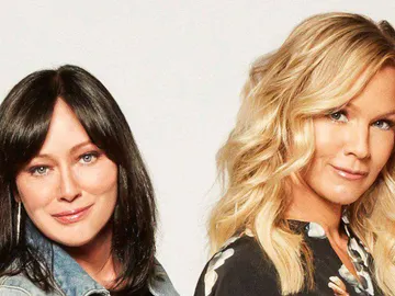 Shannen Doherty y Jennie Garth, Kelly y Brenda en Sensación de Vivir Shannen Doherty y Jennie Garth, Kelly y Brenda en Sensación de Vivir