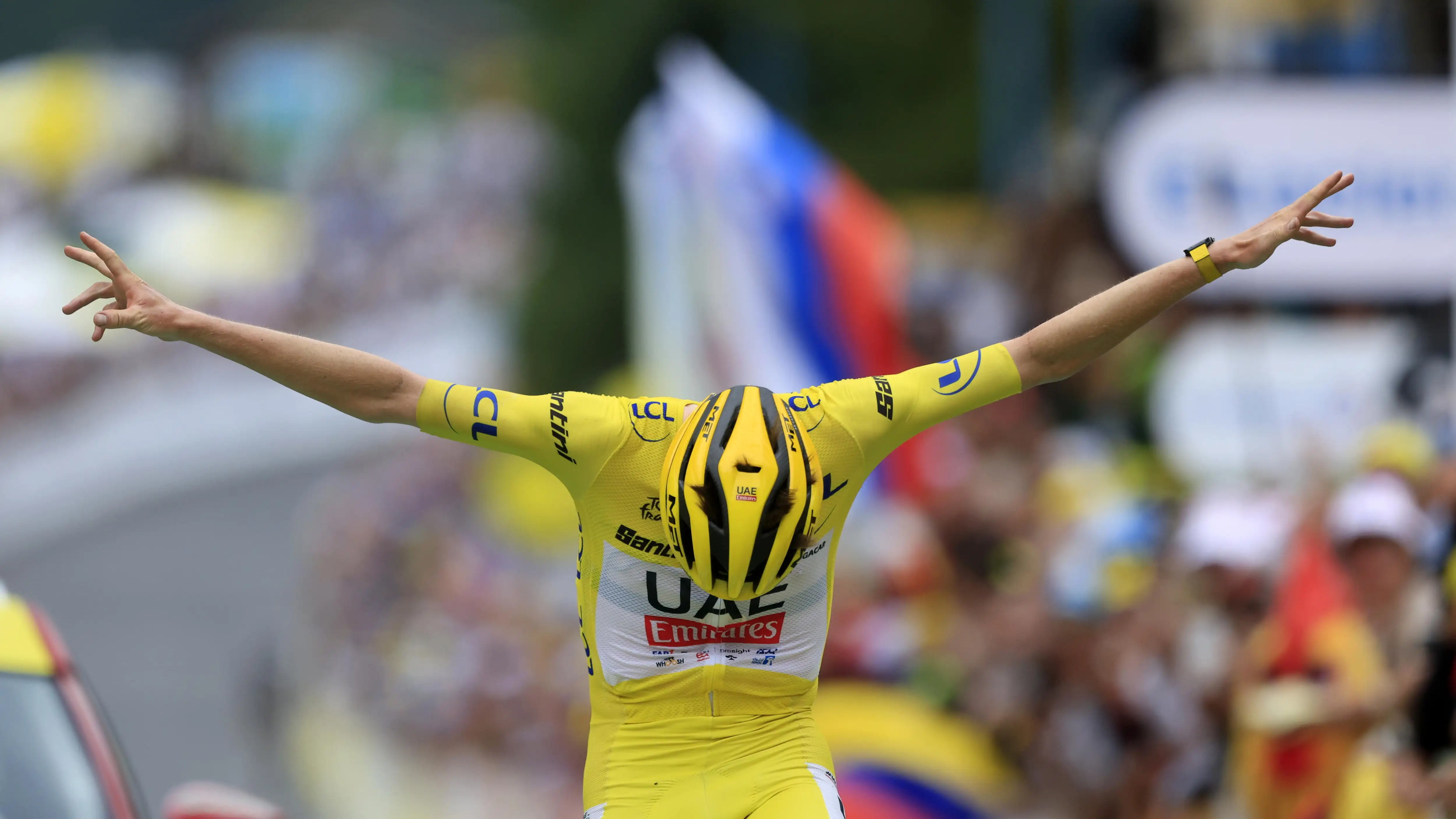 Tadej Pogacar entra en meta tras sentenciar de nuevo su victoria en la general del Tour de Francia 2024 Tadej Pogacar entra en meta tras sentenciar de nuevo su victoria en la general del Tour de Francia 2024