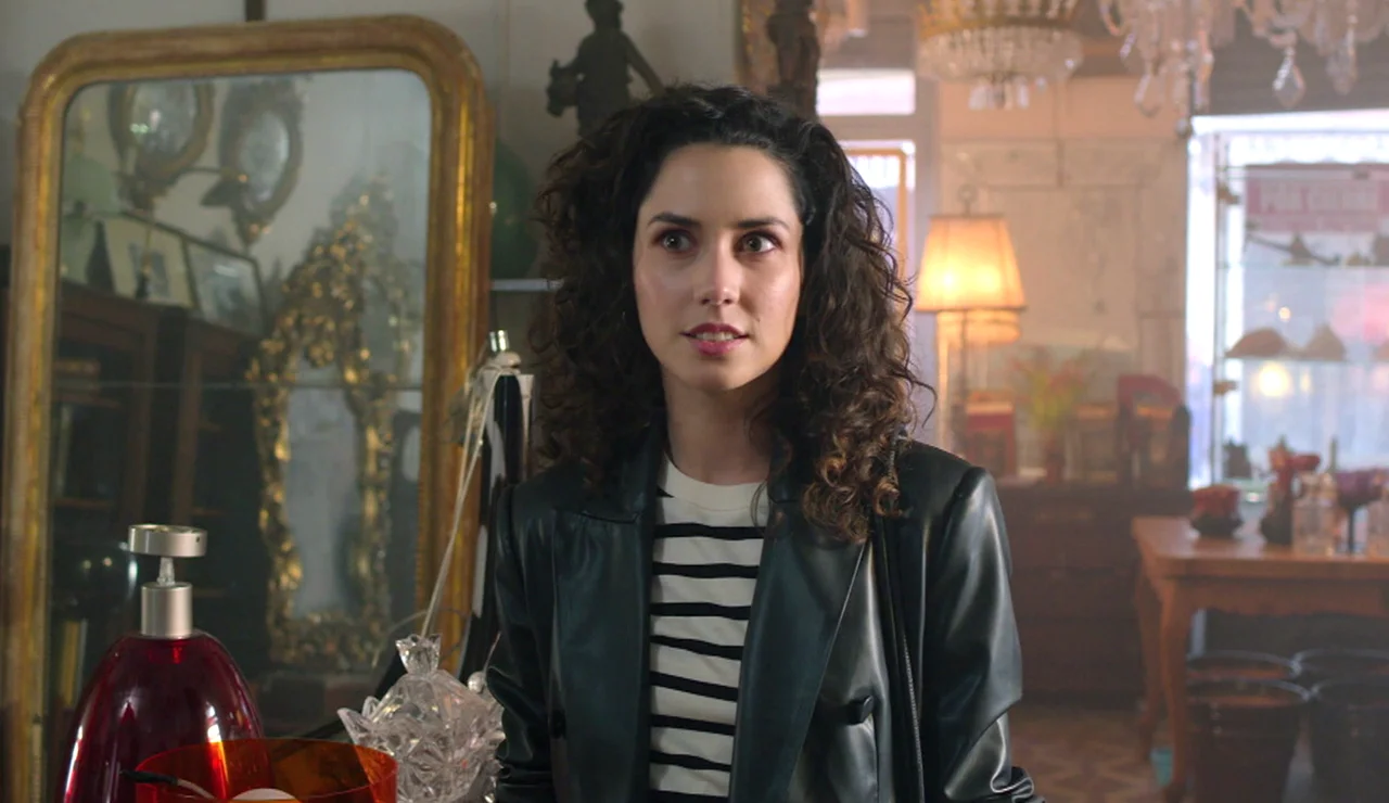 Ximena Romo es Cata, una experta en arte en paro