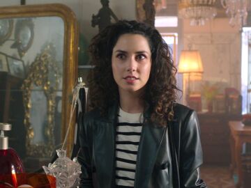Ximena Romo es Cata, una experta en arte en paro