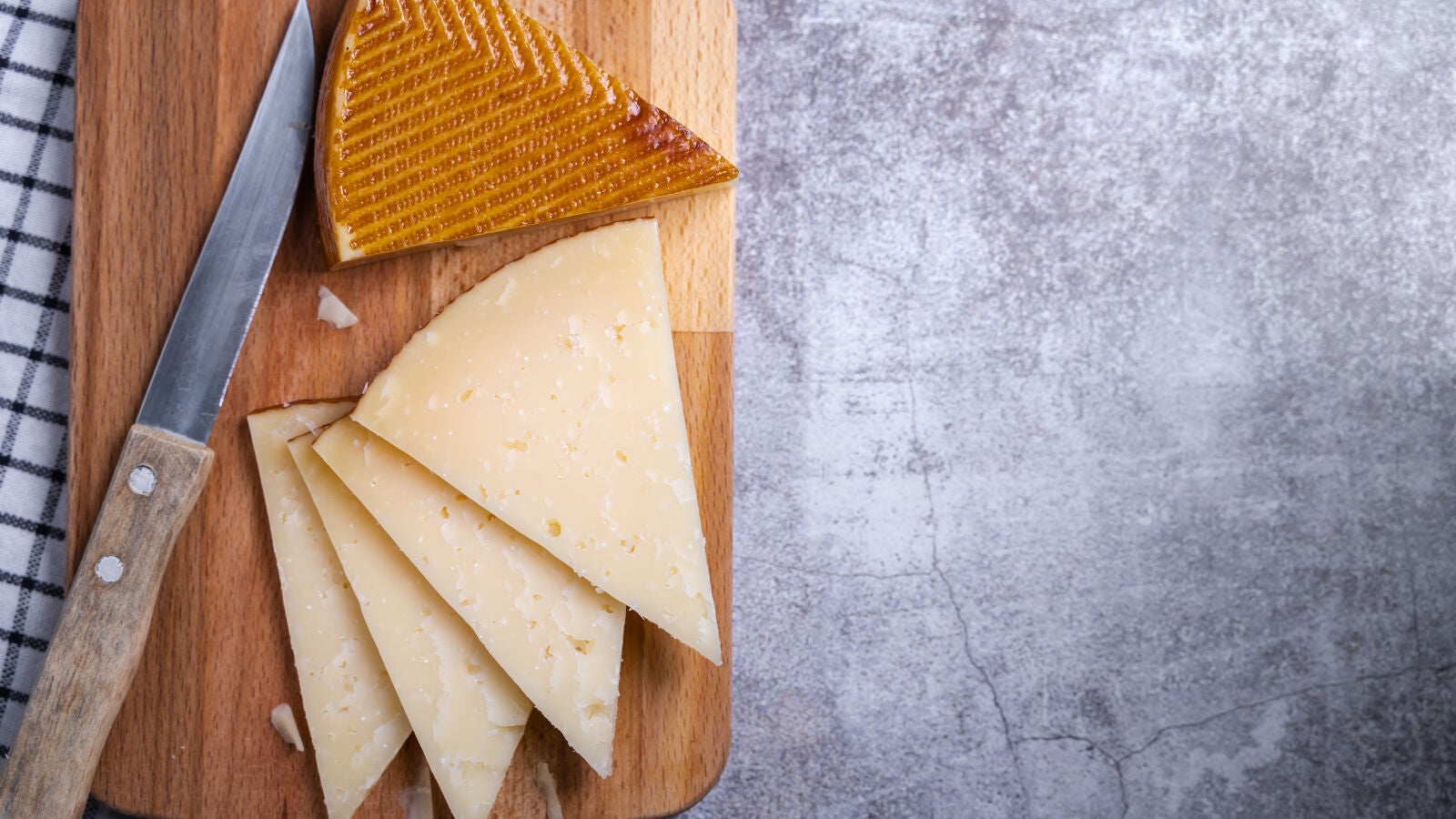 Quesos que sí puedes comer si eres intolerante a la lactosa