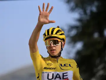 Tadej Pogacar celebra su quinta victoria de etapa en el Tour de Francia 2024 Tadej Pogacar celebra su quinta victoria de etapa en el Tour de Francia 2024