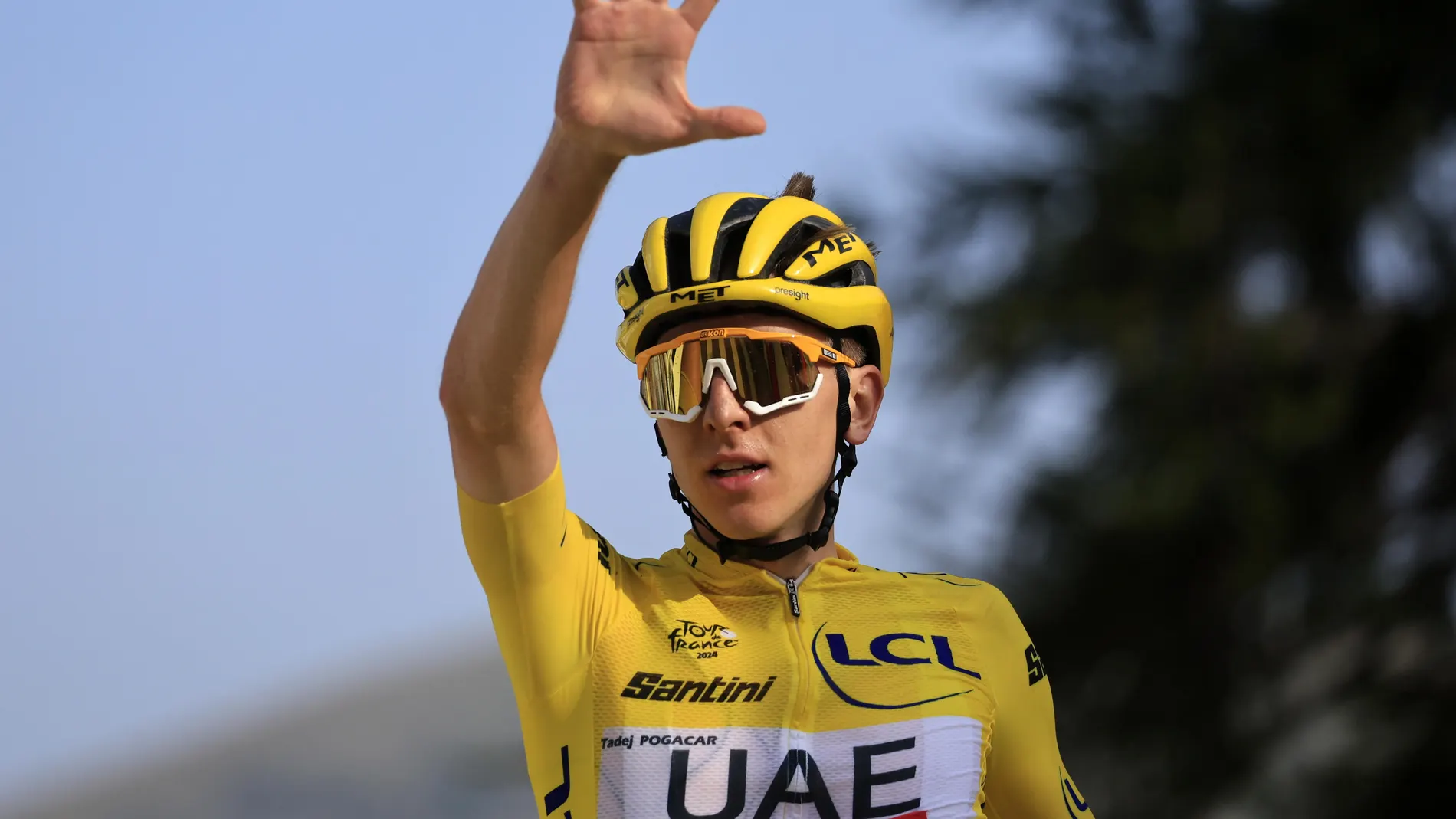 Tadej Pogacar celebra su quinta victoria de etapa en el Tour de Francia 2024 Tadej Pogacar celebra su quinta victoria de etapa en el Tour de Francia 2024