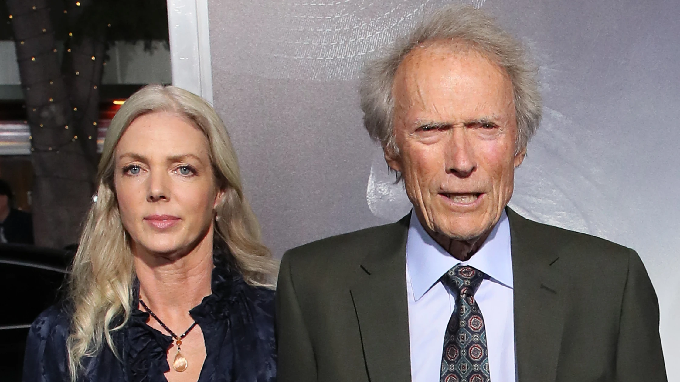 Clint Eastwood y su pareja Christina Sandera en 2018 Clint Eastwood y su pareja Christina Sandera en 2018