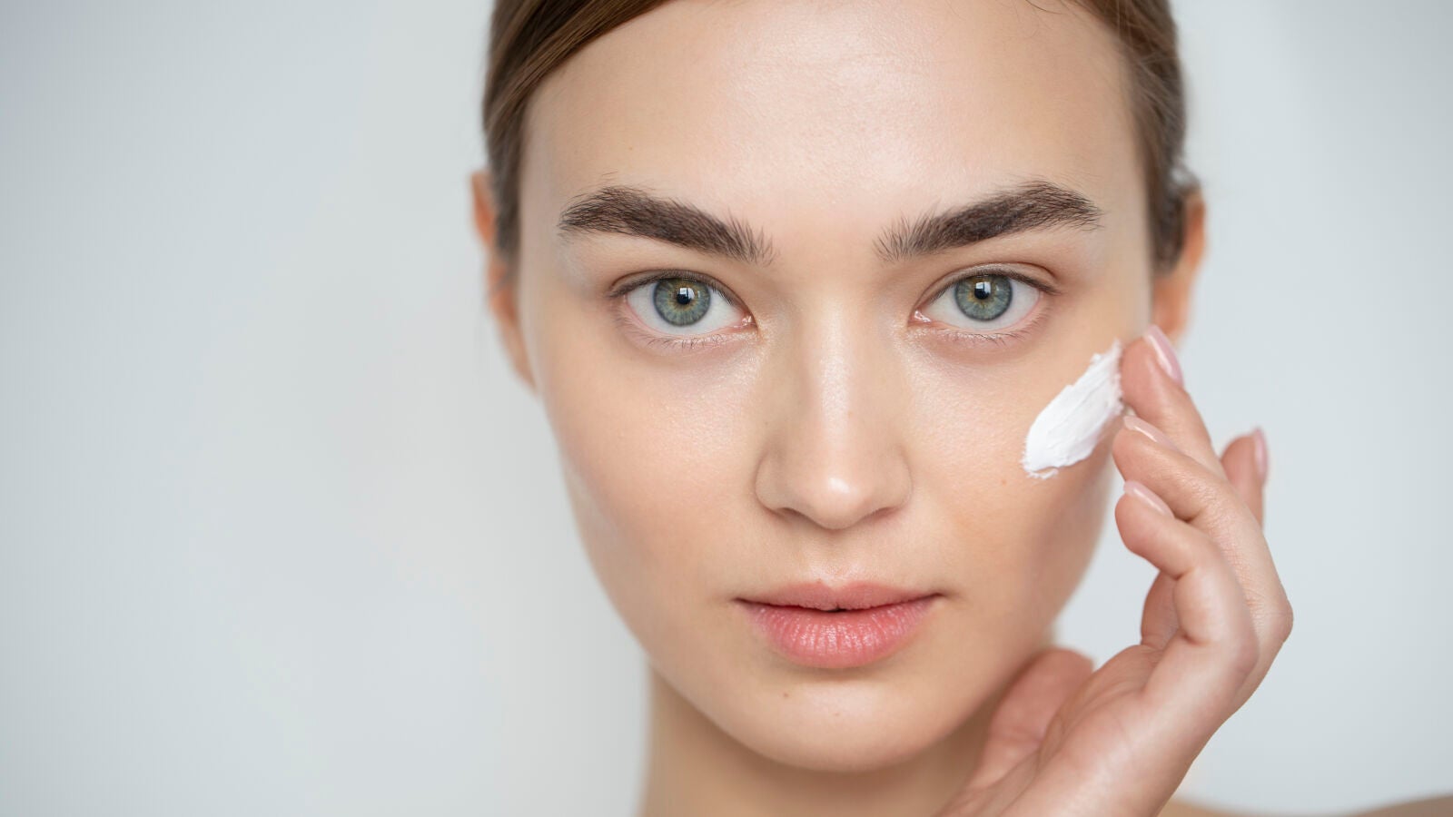 Cómo usar una crema hidratante para que tenga un efecto aftersun 