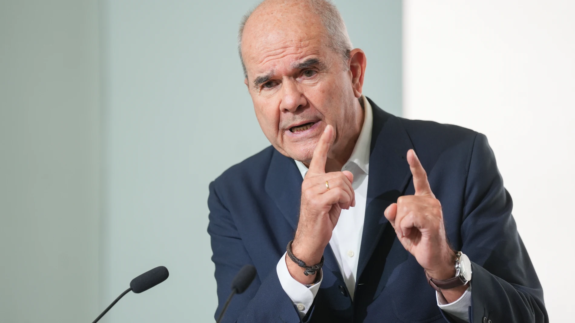 Manuel Chaves ofrece una rueda de prensa en la sede del PSOE-A (Sevilla) Manuel Chaves ofrece una rueda de prensa en la sede del PSOE-A (Sevilla)