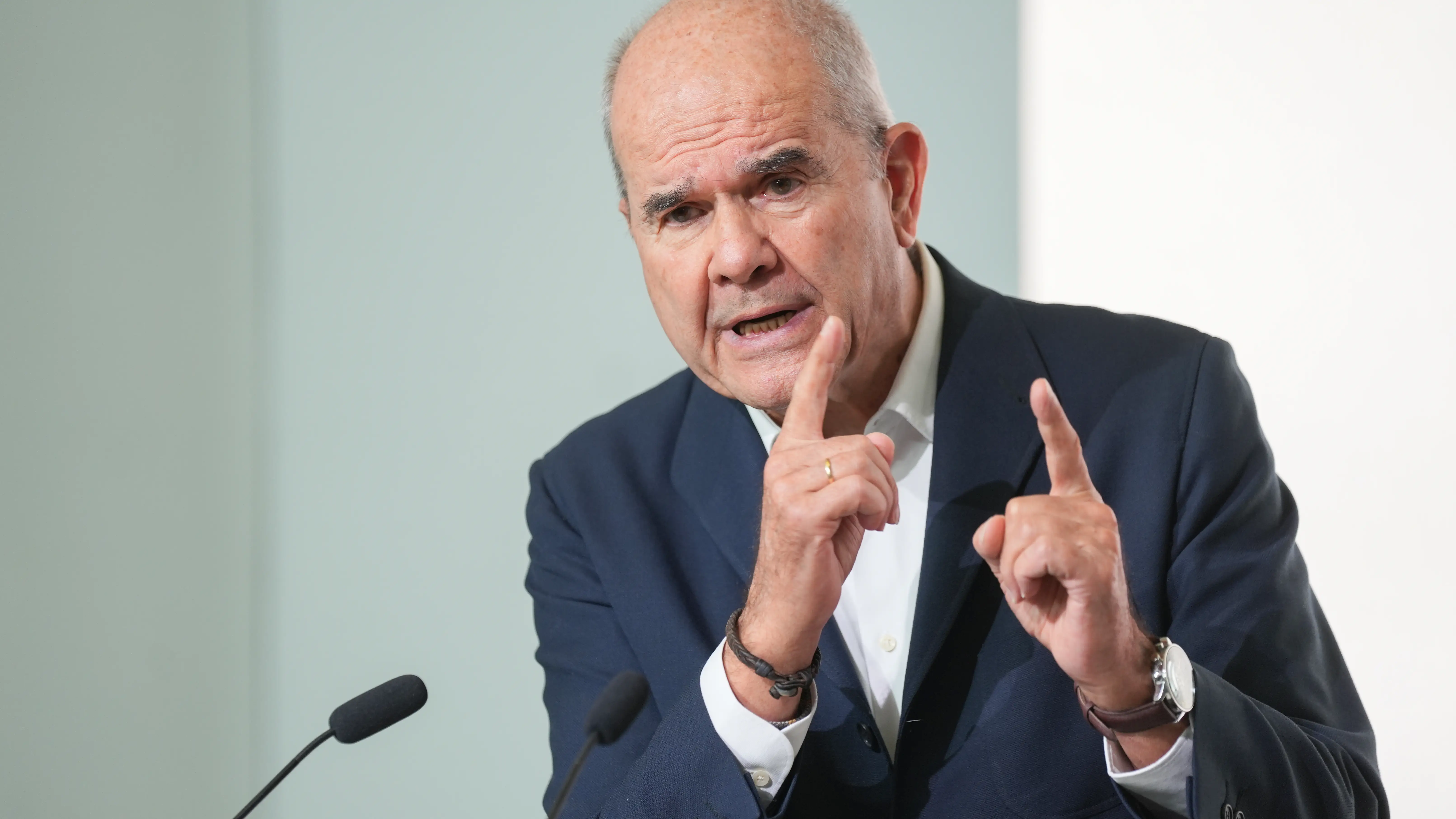 El expresidente de la Junta de Andaluc&iacute;a, Manuel Chaves, durante una rueda de prensa que ha ofrecido en la sede del PSOE-A, a 18 de julio de 2024 en Sevilla (Andaluc&iacute;a, Espa&ntilde;a). Tras las modificaciones de la sentencias de los ERE en Andaluc&iacute;a, por el Tribunal Constitucional, el expresidente de la Junta de Andaluc&iacute;a, Manuel Chaves, ha atendido a los medios de comunicaci&oacute;n en la sede del PSOE-A en Sevilla. 18 JULIO 2024 Mar&iacute;a Jos&eacute; L&oacute;pez / Europa Press 28/06/2024