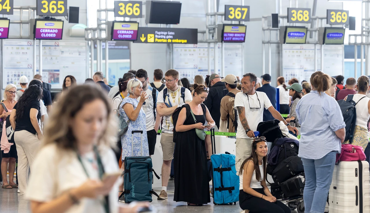 Imagen de las colas en los aeropuertos por el apagón informático de CrowdStike