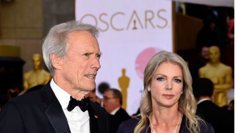 Clint Eastwood y Christina Sandera en los Oscar de 2015 