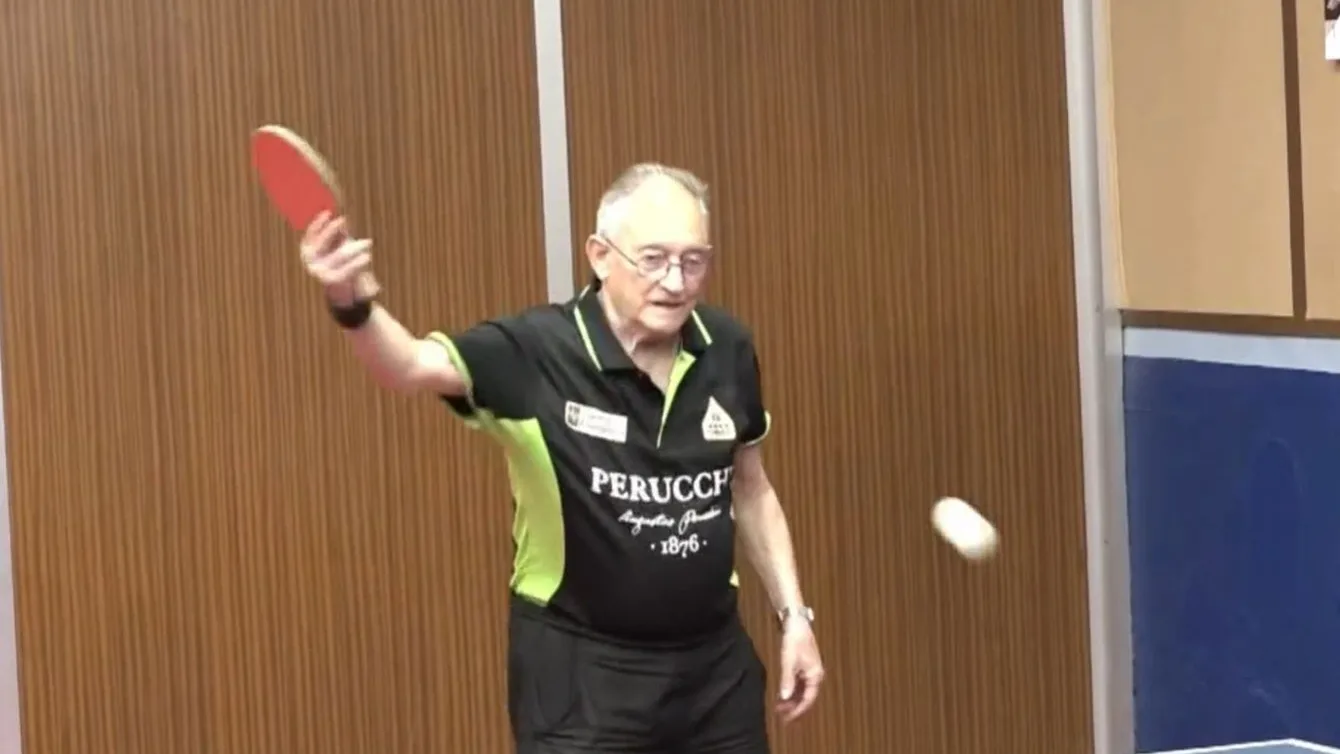 Josep Madurell jugando al tenis de mesa a sus 86 años Josep Madurell jugando al tenis de mesa a sus 86 años