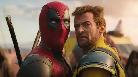 Ryan Reynolds y Hugh Jackman en una escena de Deadpool y Lobezno Ryan Reynolds y Hugh Jackman en una escena de Deadpool y Lobezno