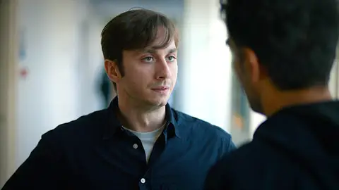 Eren y Efe desenmascaran a uno de los culpables, ¡el médico de Tuğçe! Eren y Efe desenmascaran a uno de los culpables, ¡el médico de Tuğçe!