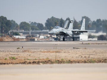 Uno de los aviones de combate F15 que participó en el ataque a Hodedida