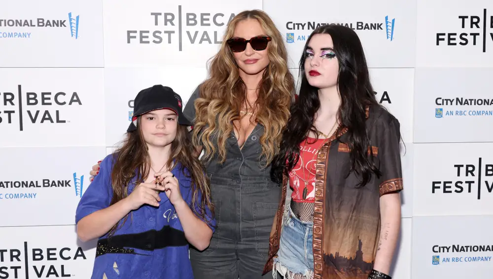 Drea de Matteo junto a sus hijos Drea de Matteo junto a sus hijos