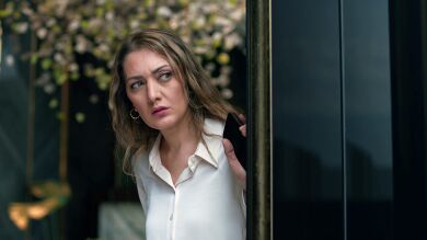 Aylin se encuentra con Zümrüt y descubre que... ¡la examante de Osman se ha convertido en millonaria!