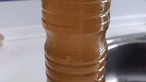 El alcalde de Lora (Sevilla) dice que mejora la situación del agua y espera que la semana que viene vuelva a ser potable El alcalde de Lora (Sevilla) dice que mejora la situación del agua y espera que la semana que viene vuelva a ser potable