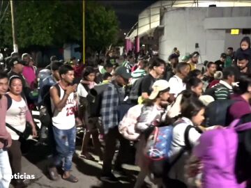 Miles de migrantes salen desde México