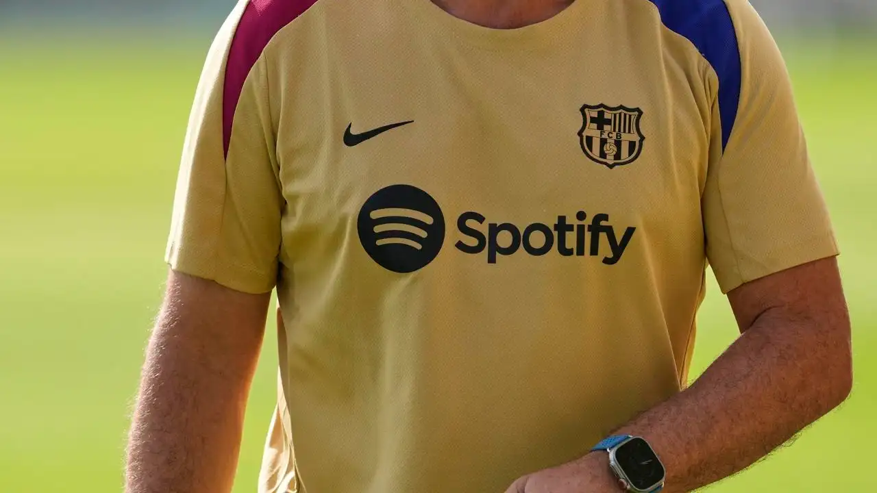 Hansi Flick durante el entrenamiento del Barça Hansi Flick durante el entrenamiento del Barça