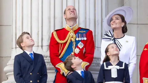 El príncipe George con su familia en la celebración Trooping the Colour El príncipe George con su familia en la celebración Trooping the Colour