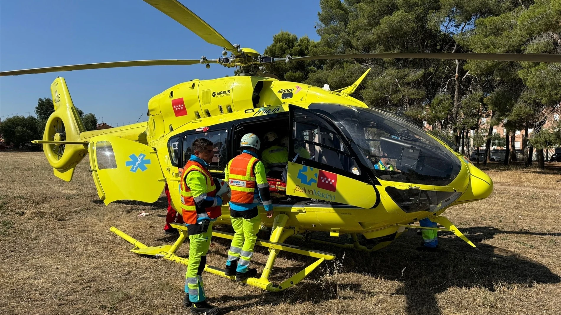 Helicóptero del SUMMA 112 que ha evacuado al menor. Helicóptero del SUMMA 112 que ha evacuado al menor.