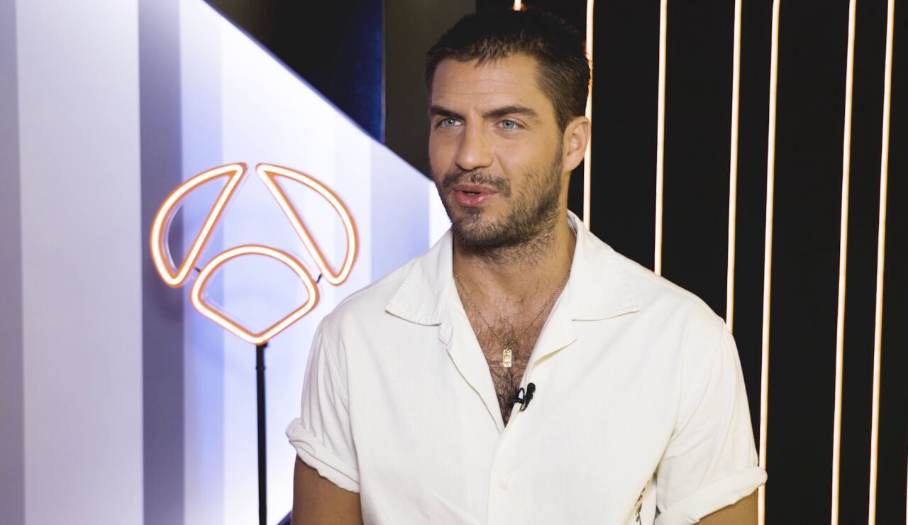 Maxi Iglesias nos da las claves de su personaje en Los artistas