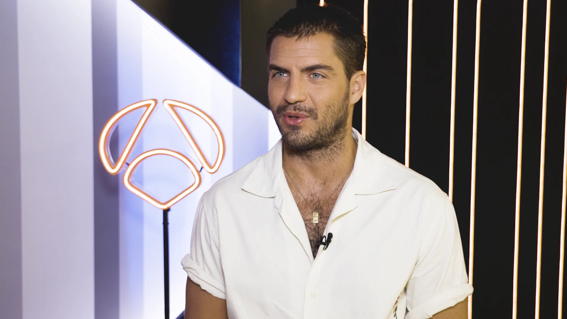 Maxi Iglesias nos da las claves de su personaje en Los artistas Maxi Iglesias nos da las claves de su personaje en Los artistas