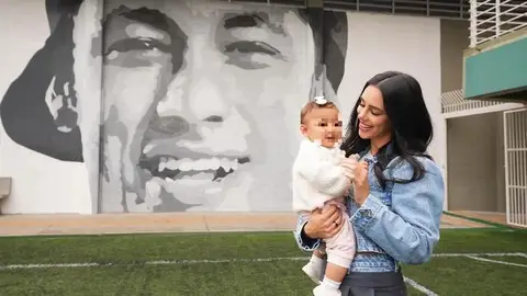 Bruna Biancardi y su hija Mavie visitando la fundación de Neymar Bruna Biancardi y su hija Mavie visitando la fundación de Neymar