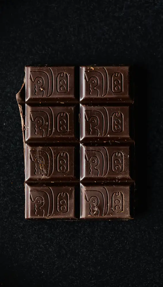 Una tableta de chocolate negro Una tableta de chocolate negro