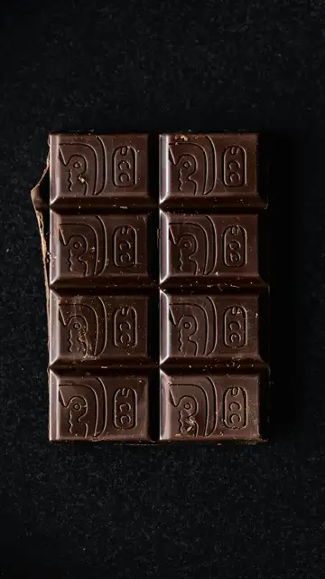 Una tableta de chocolate negro Una tableta de chocolate negro