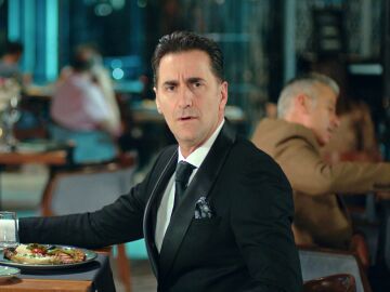 &iquest;Amor a primera vista? Engin conoce a Yildiz y se queda asombrado