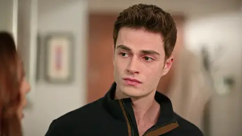 Berk se enfrenta a Ayla y vuelve a dar la cara por su padre: “No tengo que pedirte permiso para querer a alguien”  Berk se enfrenta a Ayla y vuelve a dar la cara por su padre: “No tengo que pedirte permiso para querer a alguien”