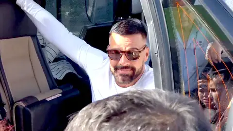 Ricky Martin reacciona de manera esquiva a las preguntas sobre su supuesta relación con Nacho Palau Ricky Martin reacciona de manera esquiva a las preguntas sobre su supuesta relación con Nacho Palau