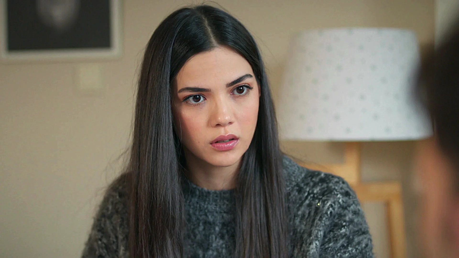 Tolga le oculta a Yasmin la verdad sobre Şevval, ¿hasta cuándo podrá mantener oculto ese secreto?