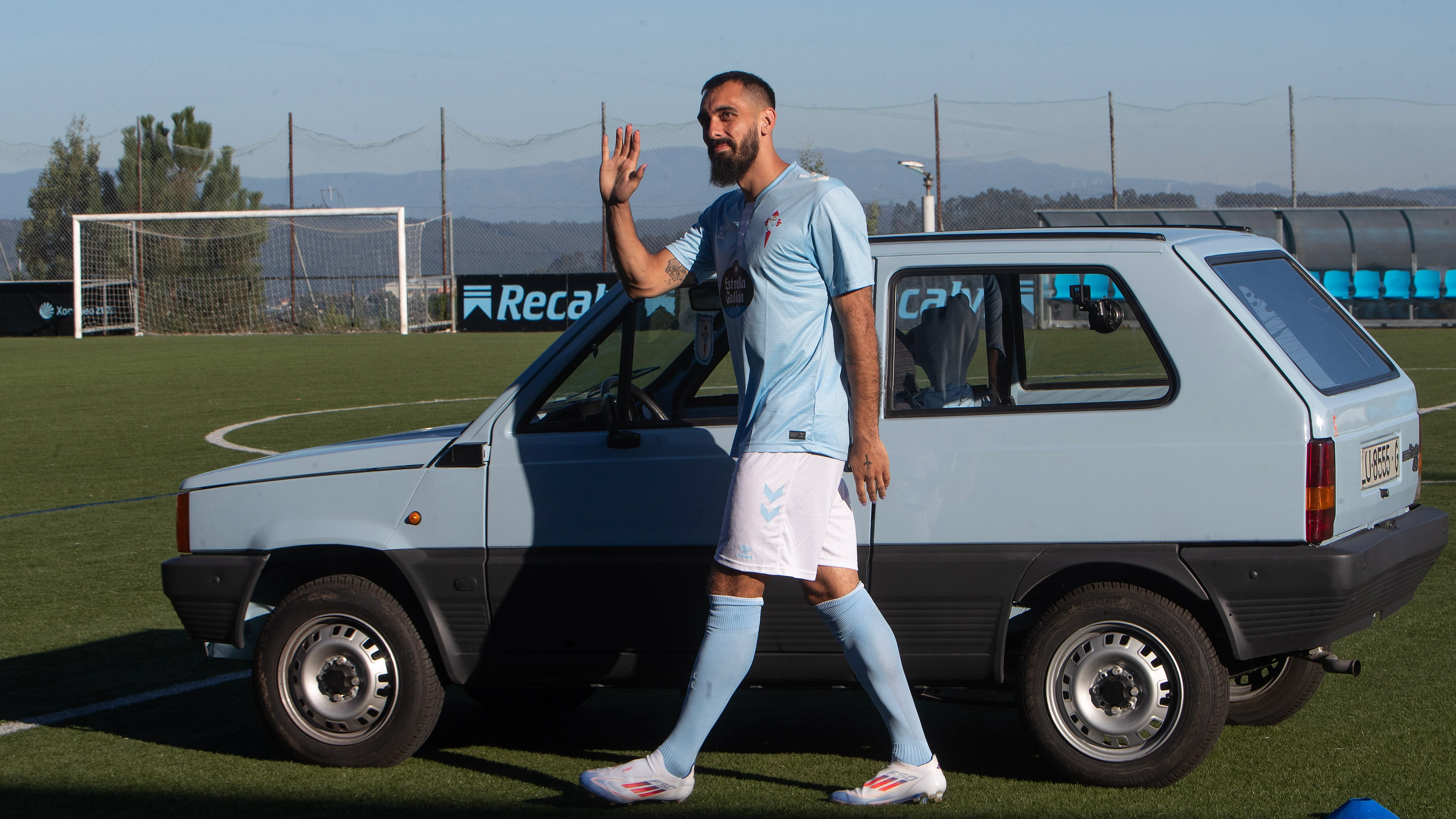 Borja Iglesias, en su presentación con el Celta de Vigo Borja Iglesias, en su presentación con el Celta de Vigo