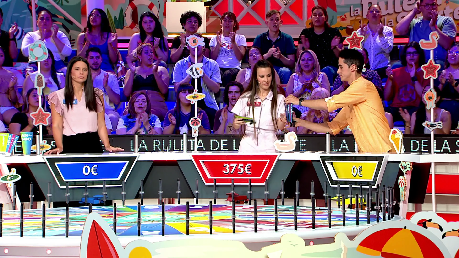 ¡Vaya jugada! El robo de comodines de Tania a Manu en La Ruleta de la Suerte ¡Vaya jugada! El robo de comodines de Tania a Manu en La Ruleta de la Suerte