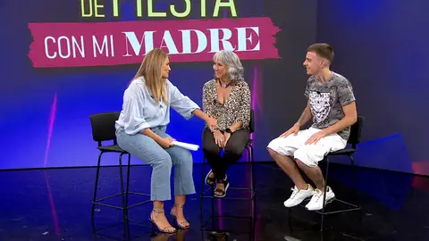 Pilar y Marc, madre e hijo unidos por su pasión por la música hardcore: "Me lo paso pipa y rejuvenezco" Pilar y Marc, madre e hijo unidos por su pasión por la música hardcore: "Me lo paso pipa y rejuvenezco"
